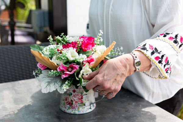 Windflower anemone table centre with pink and cream flowers placed on an outside table