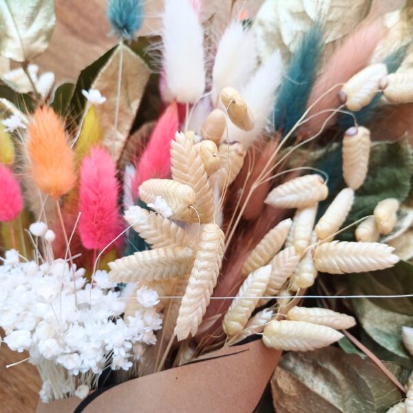 Dyed lagurus (bunny tail) grasses with quaking grasses and white dried flowers