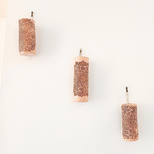 Ceramic wall vases with lace design