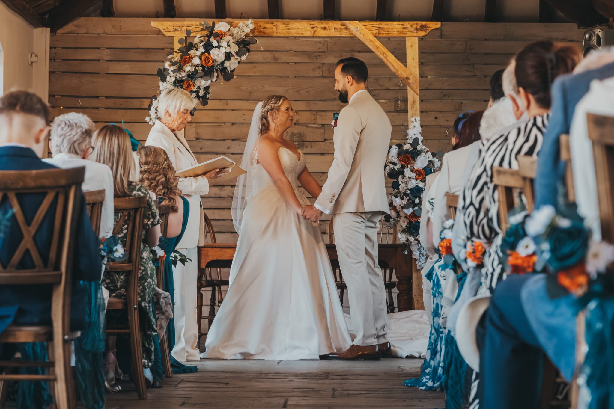 Wedding couple saying their vows